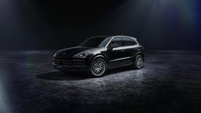 Porsche Introduces 2022 Cayenne Platinum Edition