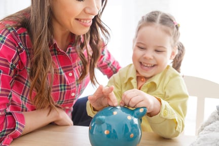 child-mom-piggy-bank-finanacial-management