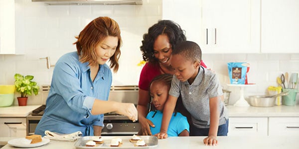 Allegiance-Credit-Union-Multiracial-family-in-kitchen-cooking
