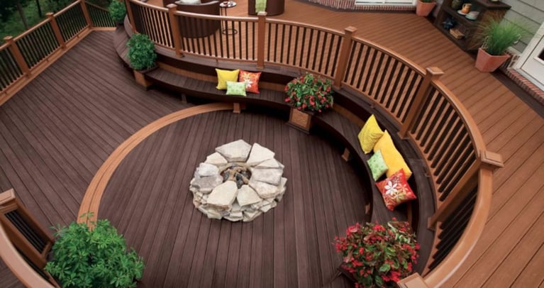 4 Benefits of Building a Deck in the Fall