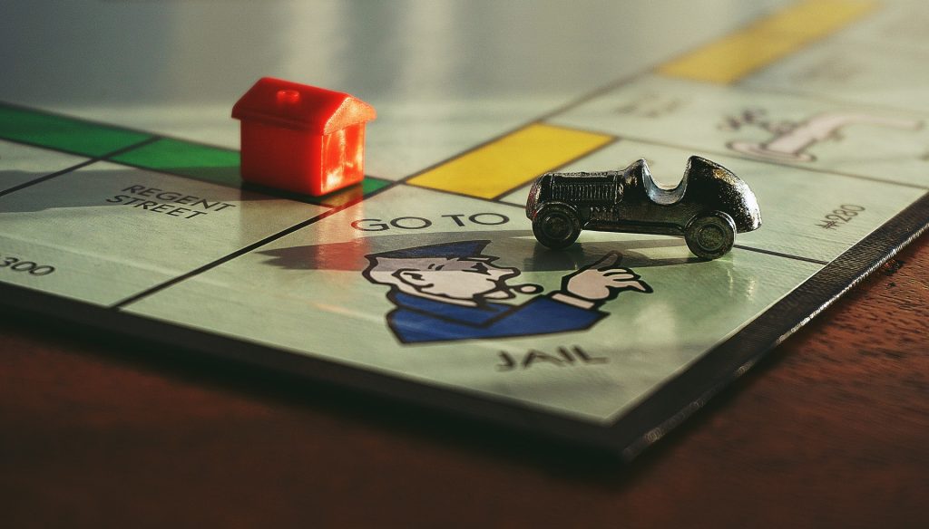 Jogo de tabuleiro como exemplo de atividade para ensinar educação financeira para crianças