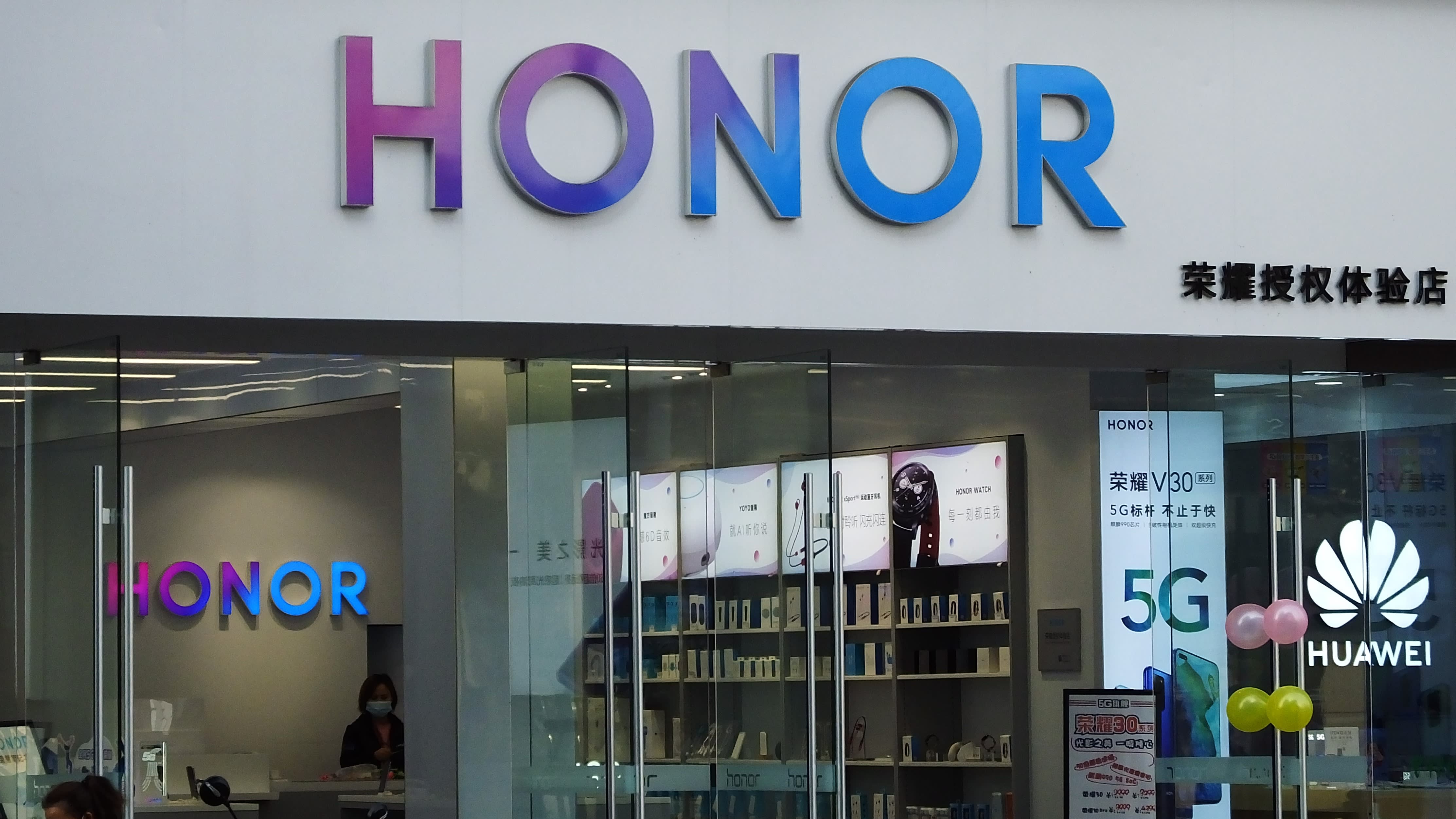 Huawei объявила о продаже бренда Honor