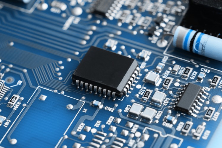 Поставщики микропроцессоров запасаются готовыми чипами на фоне санкций против Huawei
