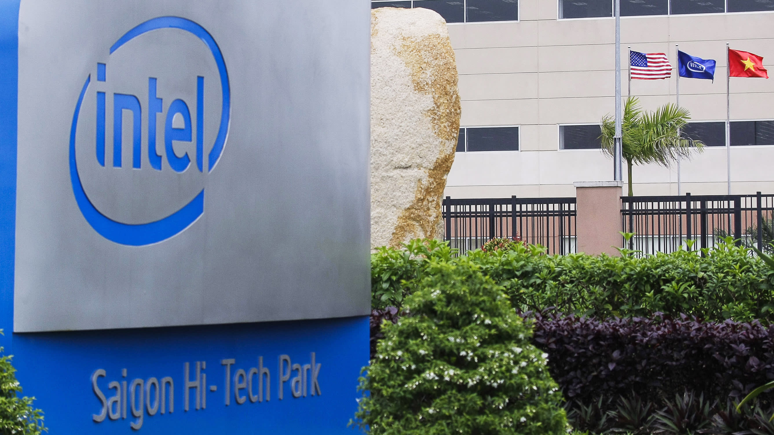 Intel инвестирует еще 475 миллионов долларов в завод во Вьетнаме