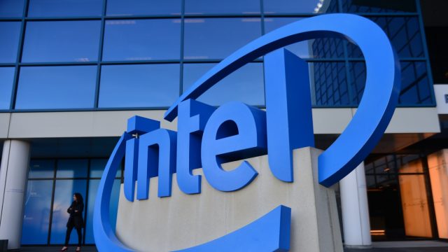 Дефицит микросхем отразился на продажах Intel