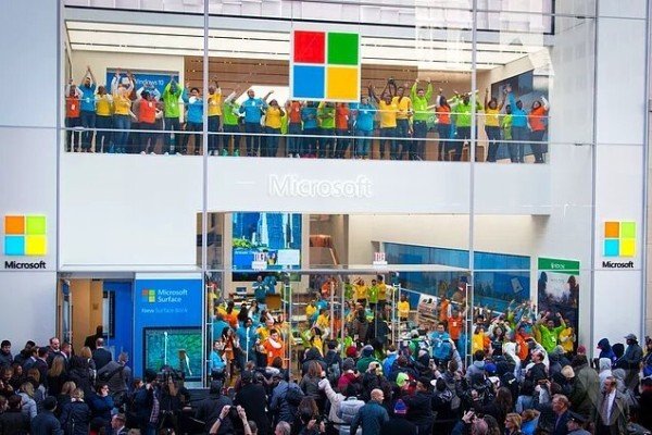 Microsoft закрывает все розничные магазины