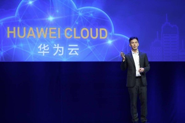 Huawei развивает облачный бизнес, пока у него остается доступ к американским технологиям