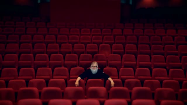Сборы кинотеатров просели на 40% по сравнению с докризисным годом