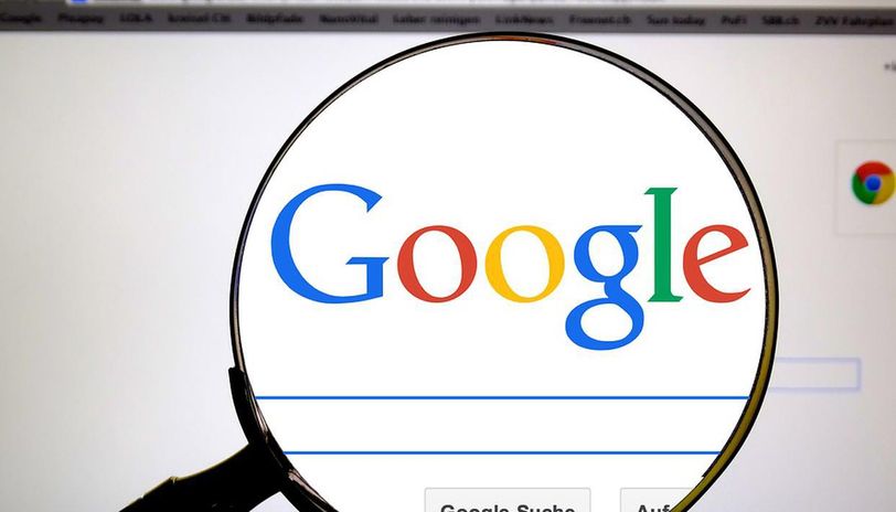 Выручка Google от рекламы впервые сократится