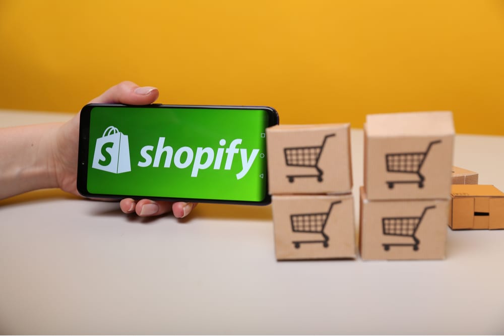 Недобросовестные сотрудники Shopify получили доступ к данным покупателей