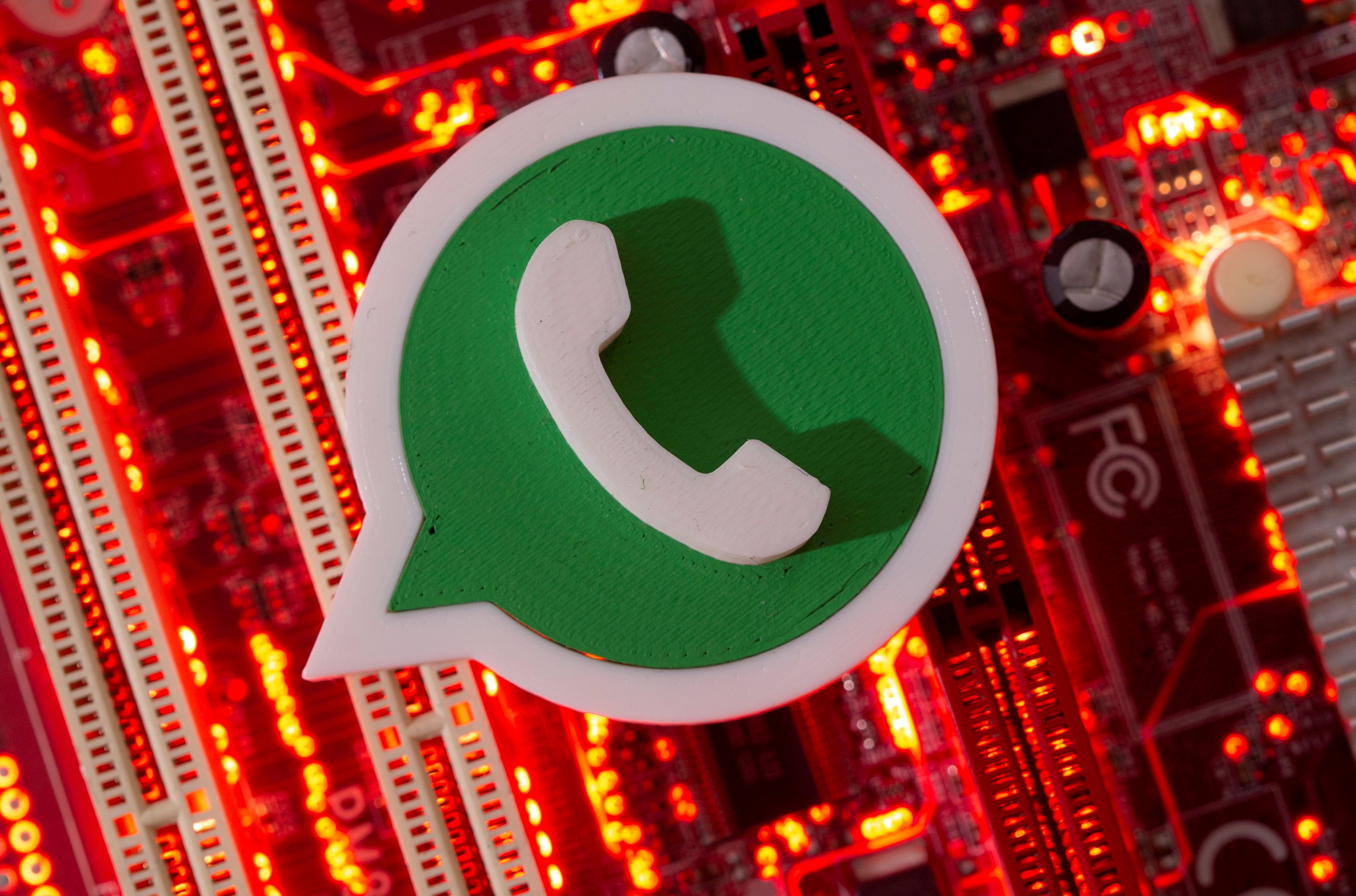 Подрядчики WhatsApp могут просматривать личные сообщения пользователей