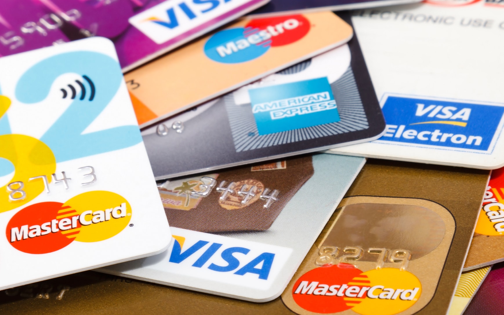 Россияне стали реже оплачивать онлайн-покупки банковскими картами
