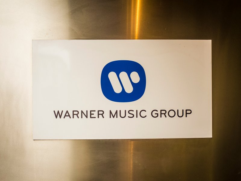 Хакеры скомпрометировали интернет-магазины Warner Music Group