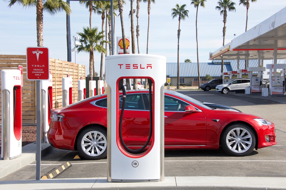 TESLA OWNERS TOP OFF YOUR TIRES AT SUPERCHARGER STATIONS