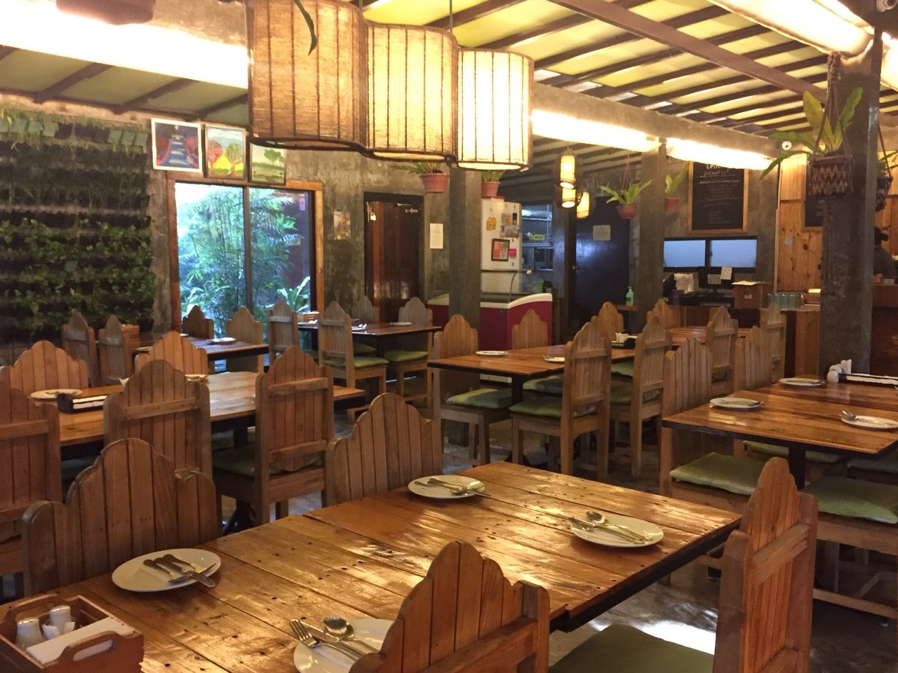 The dining area of Earth Kitchen 