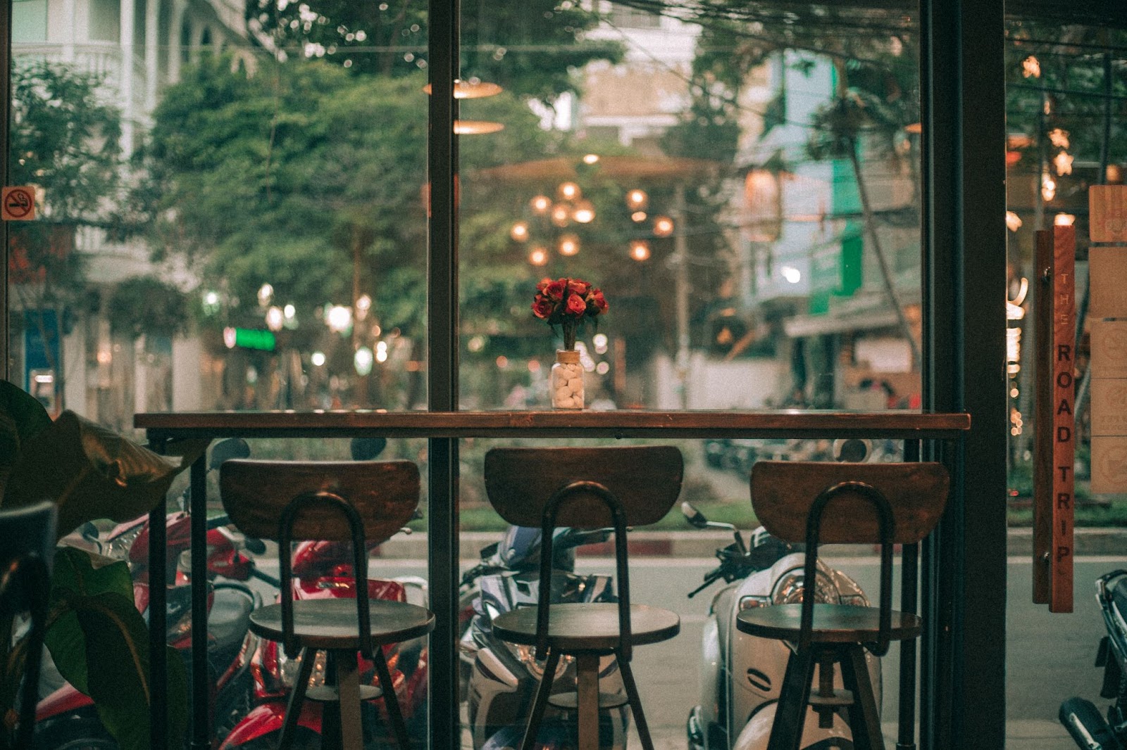 Bar stools at a counter in a coffee shop